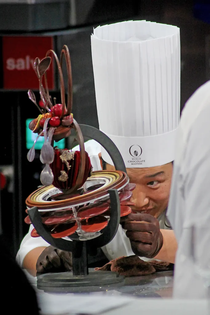 Fotografie z firemní akce – networking a přirozené momenty účastníků v Praze