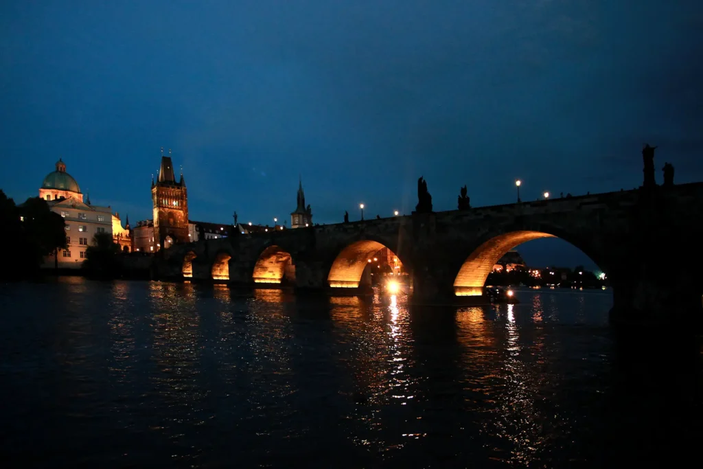 Lokality pro portrét v Praze – portrét Praha v ulicích centra (měkké světlo)