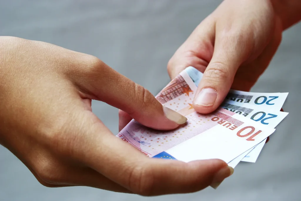 Fotograf připravuje světla před focením – položka přípravy v ceně