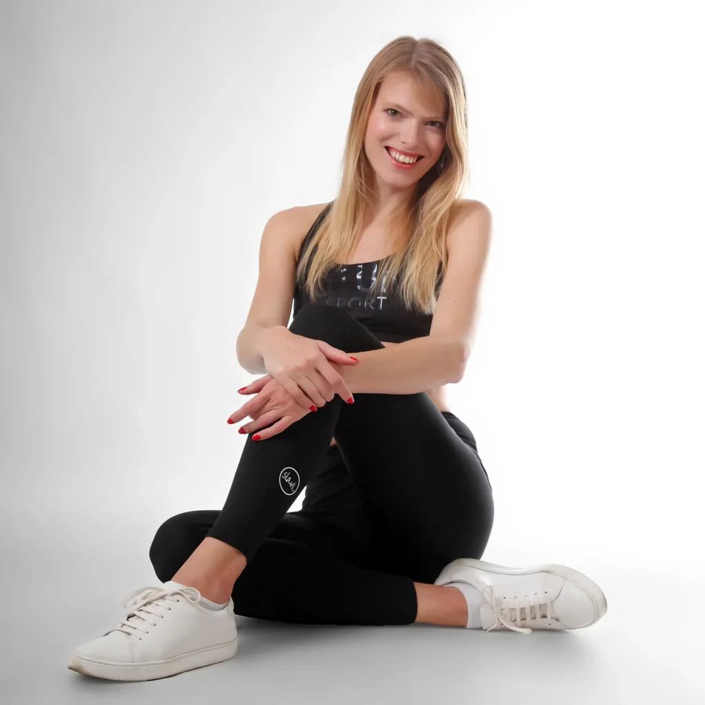 Cena fotografa v Praze – Fotograf upravuje portrét na monitoru – retuš a dodání fotek v Praze